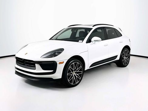 Certified 2026 Porsche Macan AWD/4WD image 1