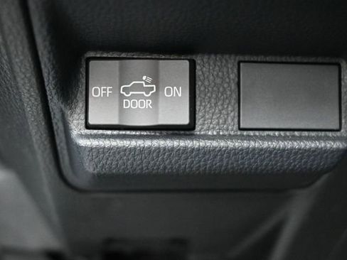 Used 2025 Toyota Tacoma SR5 w/ SR5 Upgrade Package image 20