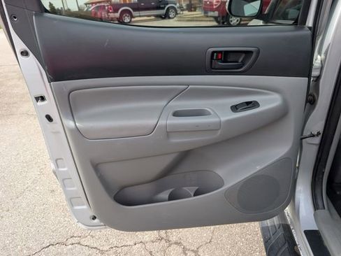 Used 2012 Toyota Tacoma 4x4 Double Cab w/ TRD Sport Pkg image 18