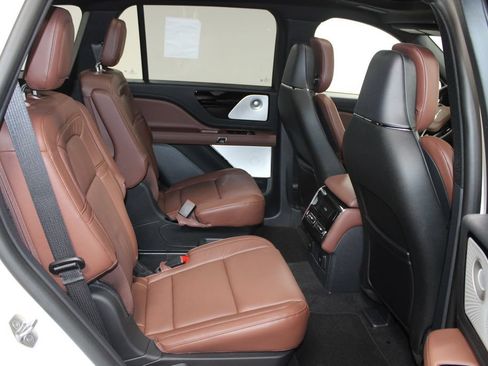New 2026 Lincoln Aviator Reserve AWD/4WD image 32