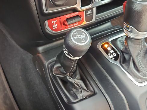 Used 2024 Jeep Wrangler Unlimited AWD/4WD image 26