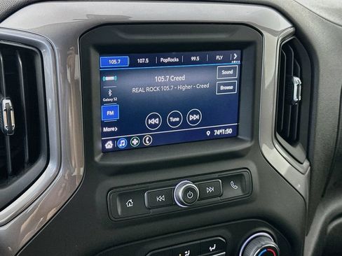 Used 2022 Chevrolet Silverado 1500 Custom w/ Safety Confidence Package AWD/4WD image 17