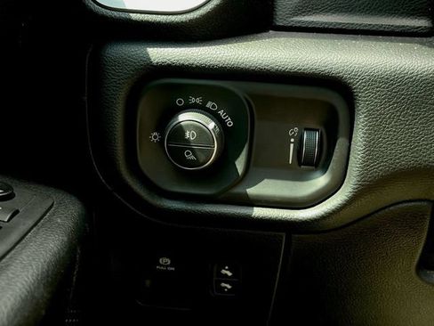 Used 2020 RAM 1500 Big Horn AWD/4WD image 18