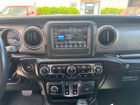 Used 2022 Jeep Wrangler Sport AWD/4WD image 17