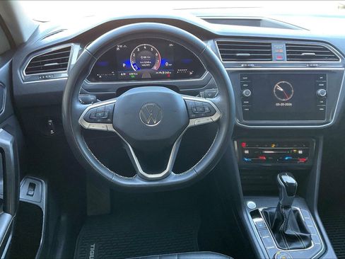 Used 2024 Volkswagen Tiguan SE AWD/4WD image 8