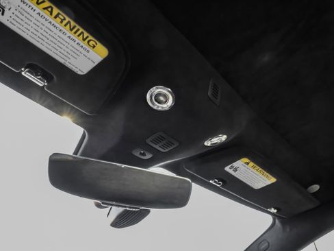 Used 2020 Aston Martin DB11 Coupe image 32