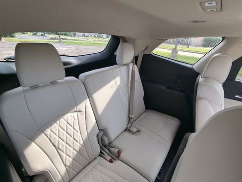 Used 2023 Buick Enclave Avenir w/ Avenir Technology Package FWD image 5
