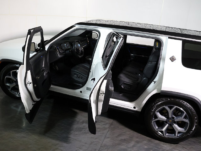 Used 2024 Rivian R1S Adventure Dual AWD/4WD image 5