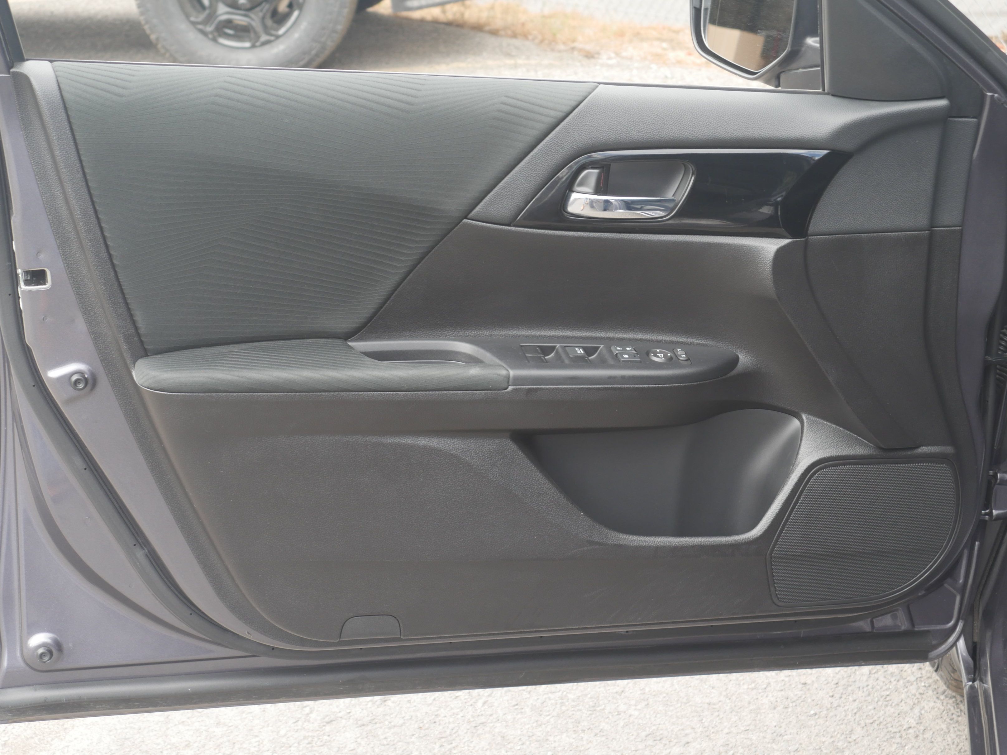 Used 2016 Honda Accord LX image 29