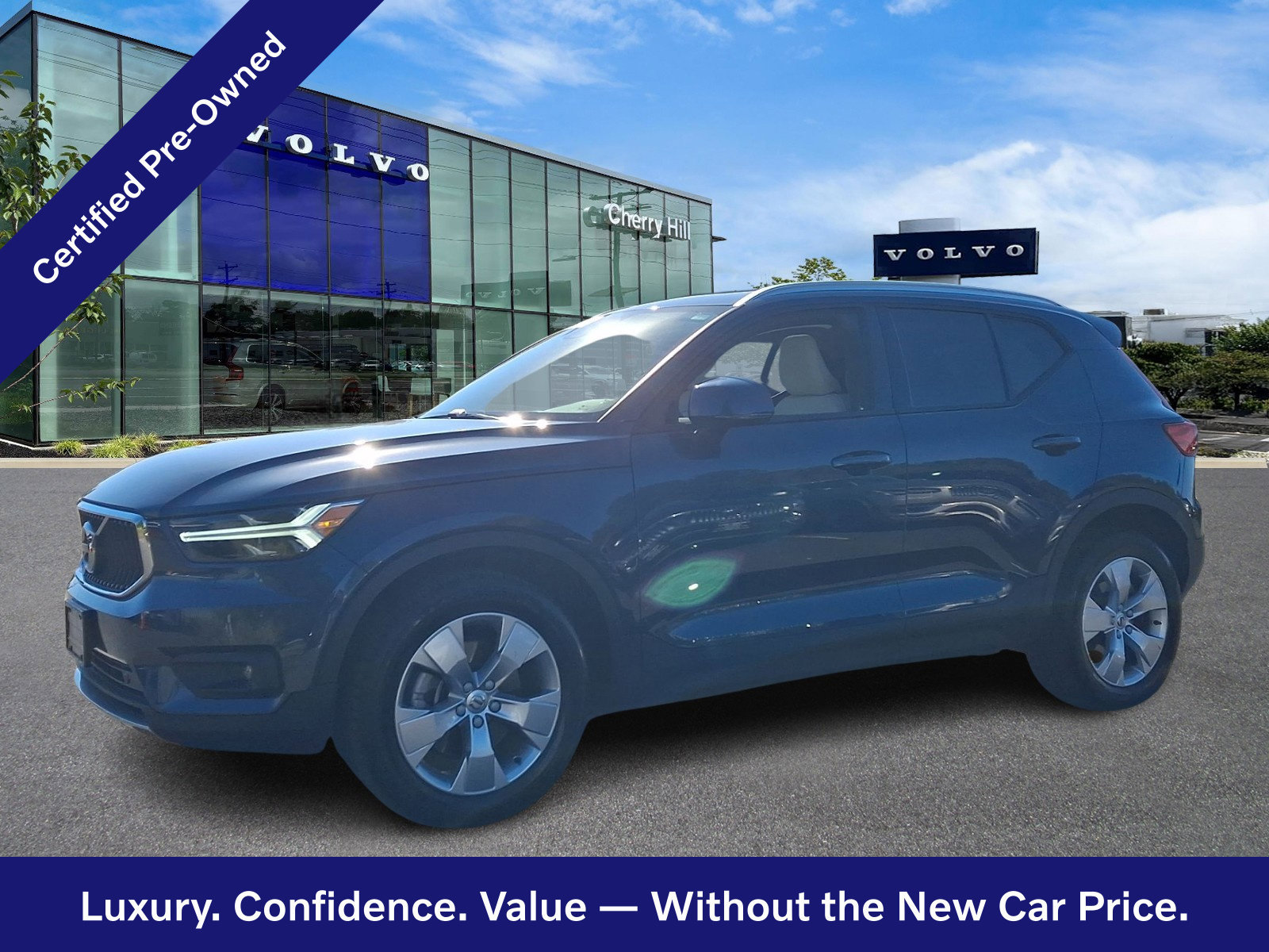 Certified 2022 Volvo XC40 T5 Momentum w/ Premium Package AWD/4WD image 3