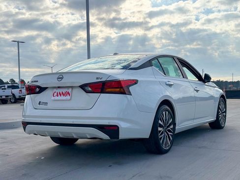 Used 2024 Nissan Altima 2.5 SV image 10