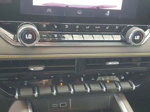 Used 2025 Chevrolet Colorado ZR2 image 28