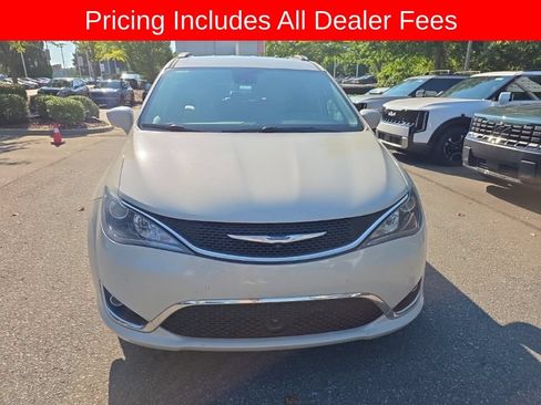 Used 2017 Chrysler Pacifica Touring-L Plus w/ Advanced Safetytec Group FWD image 3