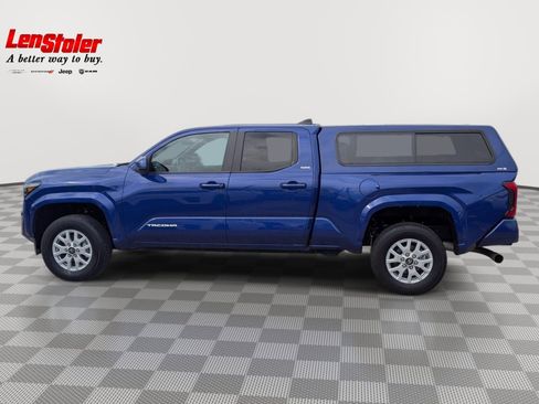 Used 2025 Toyota Tacoma SR5 AWD/4WD image 2
