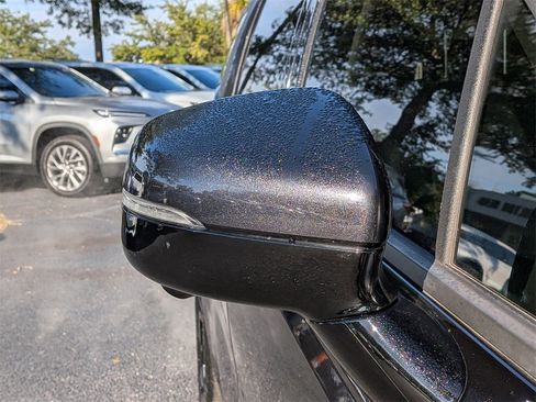 Used 2024 Kia Carnival SX Prestige image 11