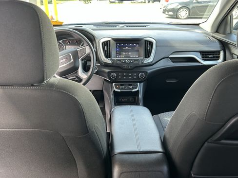 Used 2024 GMC Terrain SLE AWD/4WD image 21