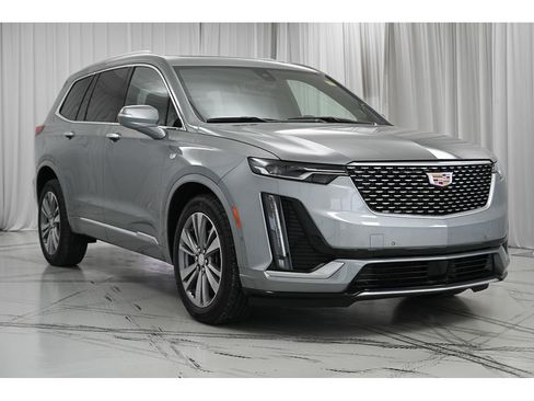 Used 2025 Cadillac XT6 Premium Luxury w/ Technology Package image 2