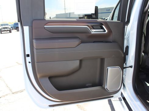 Used 2025 GMC Sierra 3500 Denali AWD/4WD image 22