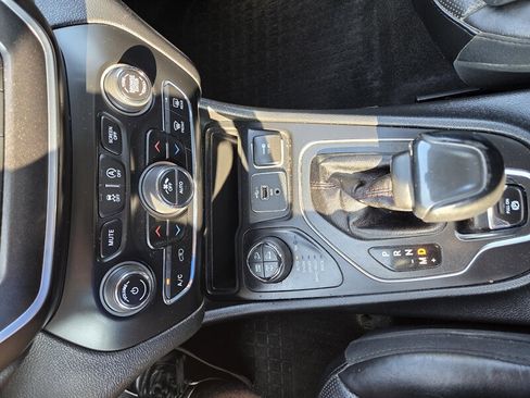 Used 2019 Jeep Cherokee Trailhawk image 20