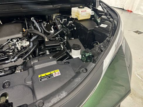 Used 2025 Toyota Sienna LE image 72