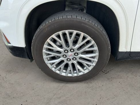 Used 2025 GMC Acadia Denali FWD image 14