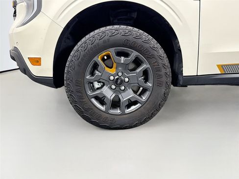 Used 2025 Ford Maverick Tremor AWD/4WD image 17