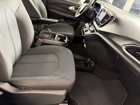 Used 2018 Chrysler Pacifica Touring Plus w/ S Appearance Package FWD image 22