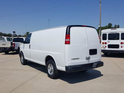 Used 2019 Chevrolet Express 2500 w/ Driver Convenience Package image 9
