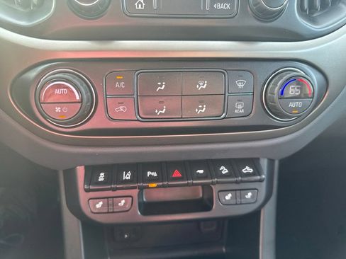Used 2021 Chevrolet Colorado Z71 w/ Safety Package AWD/4WD image 6