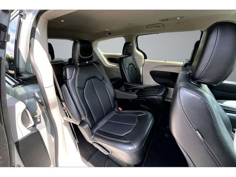 Used 2024 Chrysler Pacifica Touring-L FWD image 36