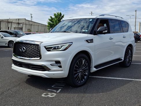 Used 2024 INFINITI QX80 Sensory AWD/4WD image 3