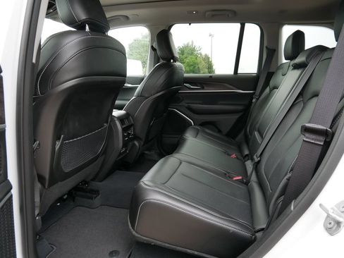 Used 2022 Jeep Grand Cherokee Limited 4xe w/ Luxury Tech Group II AWD/4WD image 10