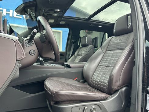 Used 2023 Cadillac Escalade Sport Platinum w/ LPO, ONYX Package AWD/4WD image 12