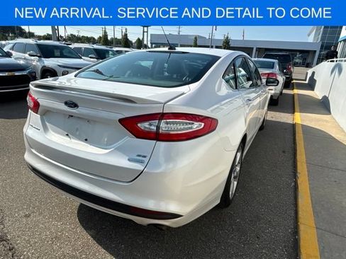 Used 2016 Ford Fusion SE w/ Equipment Group 201A FWD image 8