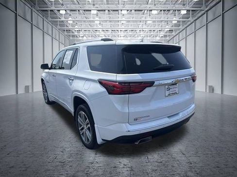 Used 2023 Chevrolet Traverse High Country w/ LPO, Floor Liner Package FWD image 3