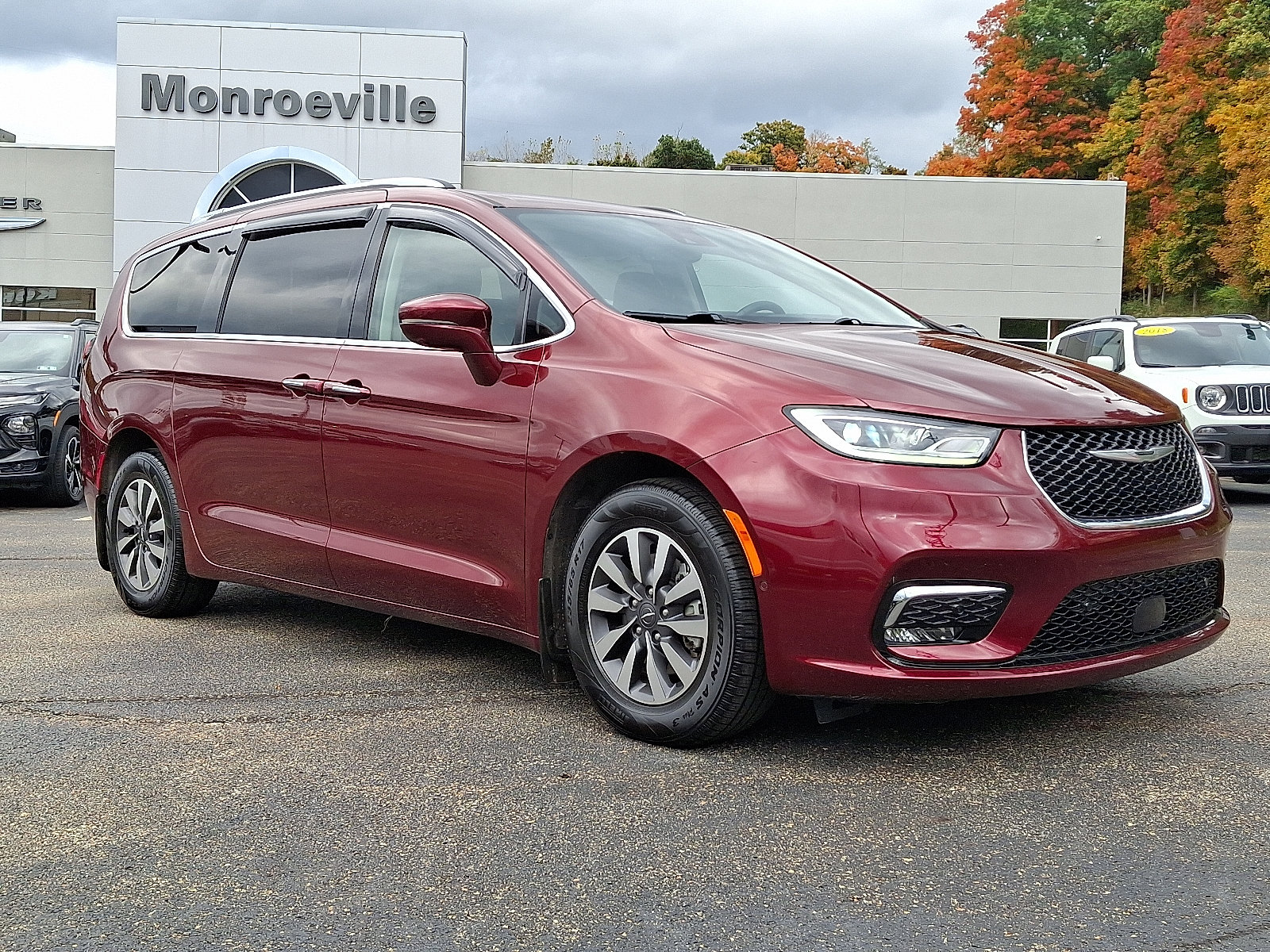 Certified 2021 Chrysler Pacifica Touring-L w/ Premium & Safety Sphere Group FWD image 3