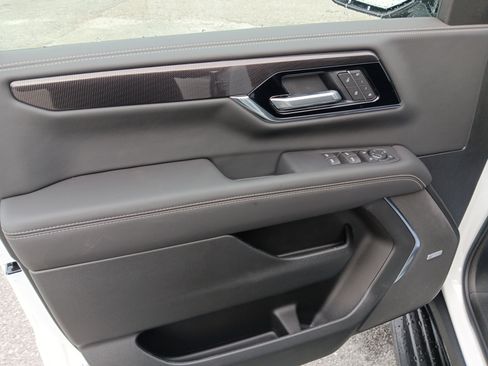 New 2026 GMC Yukon Elevation image 8