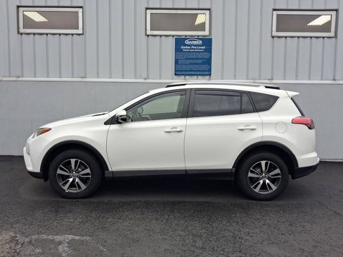 Used 2018 Toyota RAV4 XLE w/ Plus Extra Value Package AWD/4WD image 2