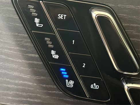 New 2026 Cadillac Lyriq V image 33