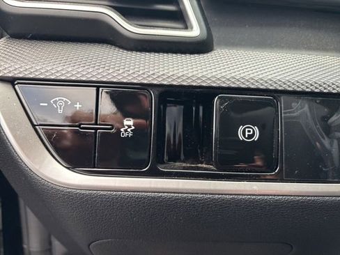 Certified 2025 Kia Sportage LX image 20