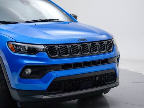 Used 2025 Jeep Compass Latitude w/ Convenience Group AWD/4WD image 11