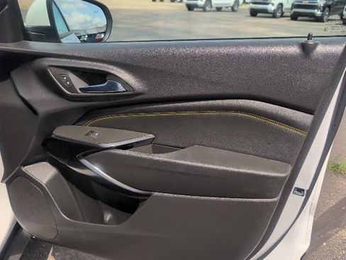 Used 2024 Chevrolet Trax LT w/ Sunroof Package FWD image 42