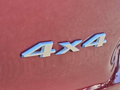Used 2019 Jeep Cherokee Latitude Plus w/ Cold Weather Group AWD/4WD image 30