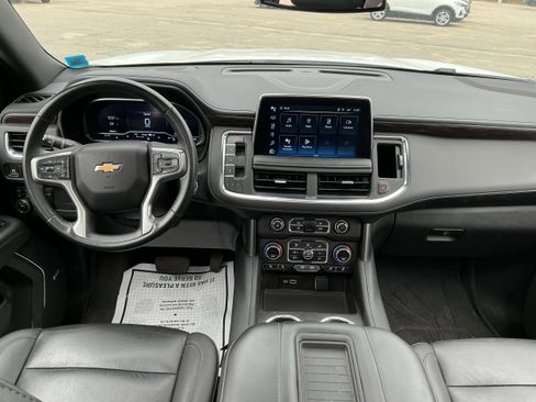 Used 2024 Chevrolet Suburban LT w/ Luxury Package AWD/4WD image 7