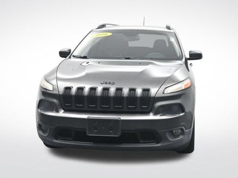 Used 2016 Jeep Cherokee Latitude FWD image 2