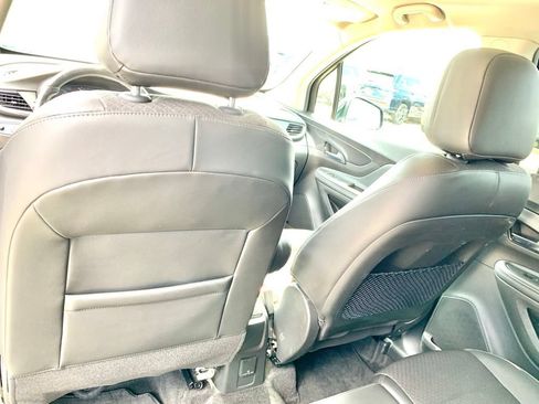 Used 2021 Buick Encore Preferred w/ Safety Package AWD/4WD image 14
