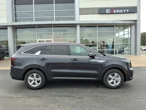 New 2026 Kia Sorento LX FWD image 3