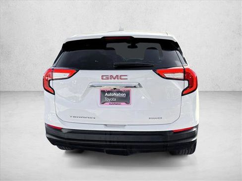 Used 2024 GMC Terrain SLE image 6