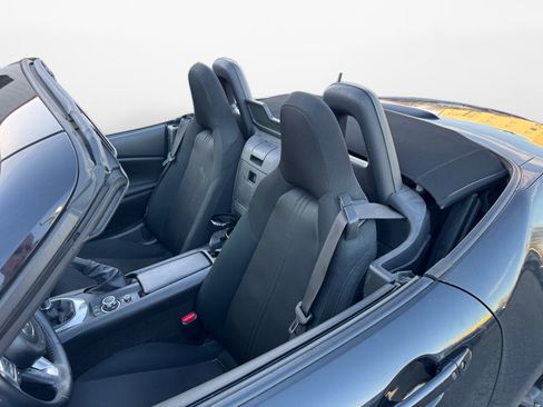 Used 2019 MAZDA MX-5 Miata Sport w/ I-ACTIVSENSE Sport Package image 9