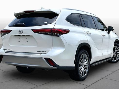 Used 2021 Toyota Highlander Platinum FWD image 13